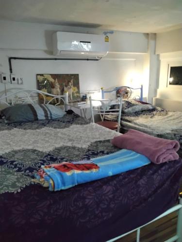 room detail thumbnail 2