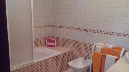 Elaine Hochfeld-your House Host