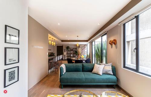 Casa Anatole France by Kukun