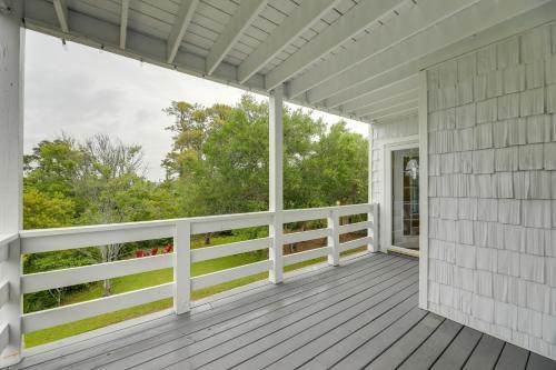 Harkers Island Vacation Rental with Pool Table!