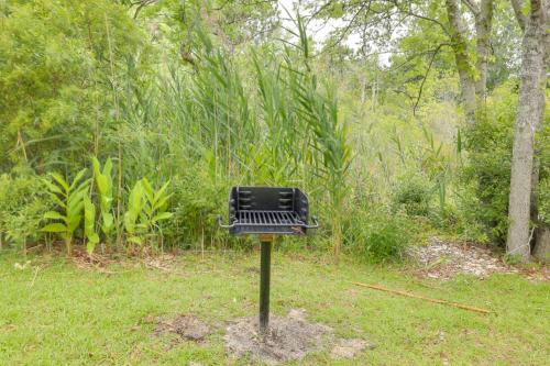 Harkers Island Vacation Rental with Pool Table!