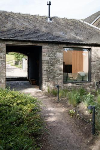 Eastside - Architect designed retreat with wood-fired sauna