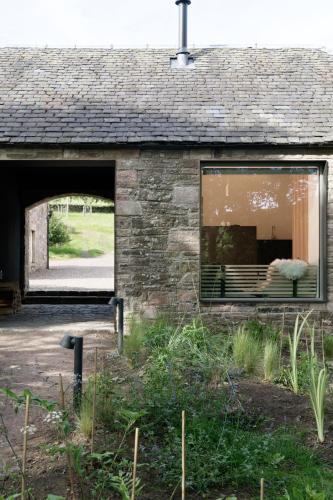 Eastside - Architect designed retreat with wood-fired sauna