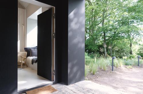 Вхід, Eastside - Architect designed retreat with wood-fired sauna in Penicuik