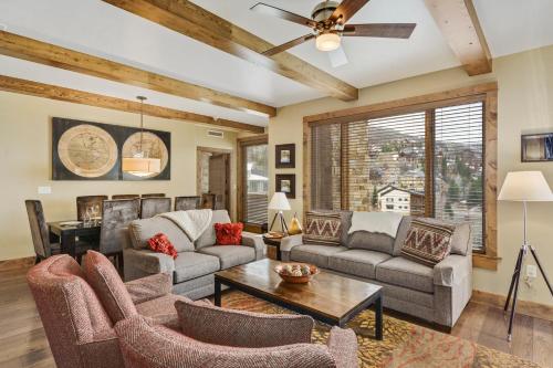 Edgemont 2402 - Luxury Ski-in Ski-out Condo