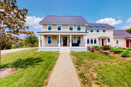 The Farmhouse - Suite #1 in Waterbury, USA