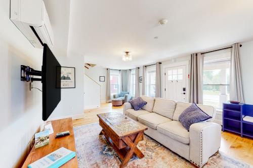 The Farmhouse - Suite #1 in Waterbury, USA