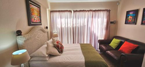 Sea la vie Self Catering Studio Apartment - Tap to explore photos