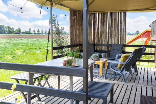 Rõdu/terrass, Boerderij Camping NixHoeve in Genderen