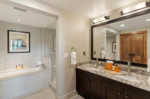 One-Bedroom Apartment image 10