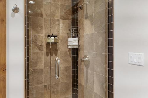 Edgemont 2603 - Luxury Condo Slope Views True Ski-in Ski-out Access & Winter Shuttle! - image 2