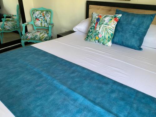 Standard Quadruple Room image 7