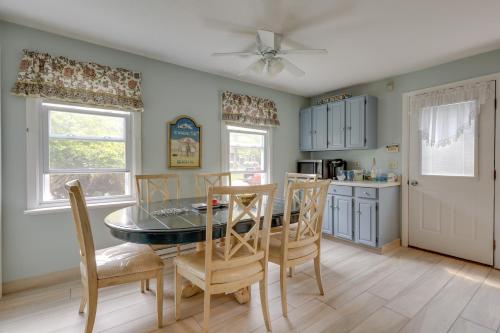 Ideal Narragansett Location with Furnished Deck! in Narragansett, USA