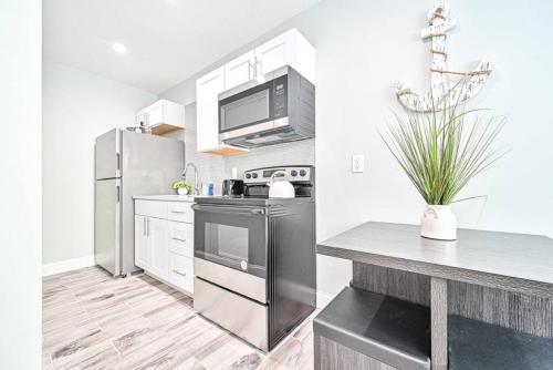 318 E Youngs Ave Unit 3 Serene Seaside Retreat Salty Shore in Wildwood, USA
