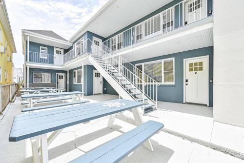 318 E Youngs Ave Unit 3 Serene Seaside Retreat Salty Shore in Wildwood, USA