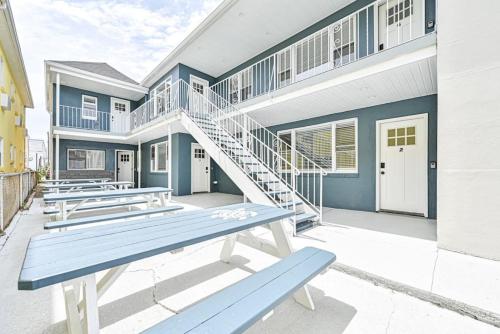 318 E Youngs Ave Unit 4 Charming Salty Shore Retreat Your Perfect Getaway in Wildwood, USA