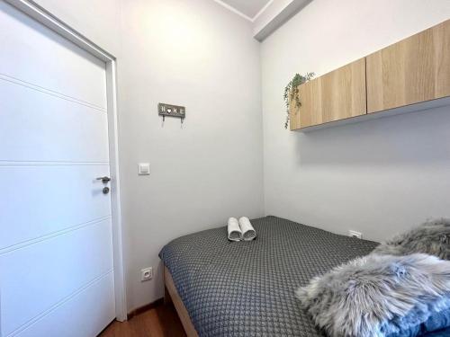 MMRent Oak Room 2