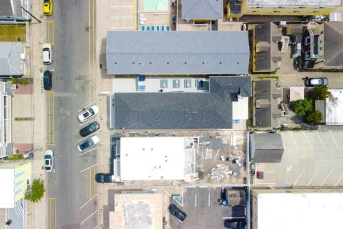 318 E Youngs Ave Unit 8 Salty Shore Retreat Idyllic Studio by the Sea in Wildwood, USA