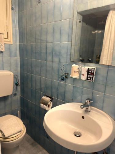 Double Room image 4