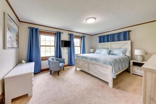 Pistakee Lake Estate with Boat Dock and Launch! in Johnsburg, USA