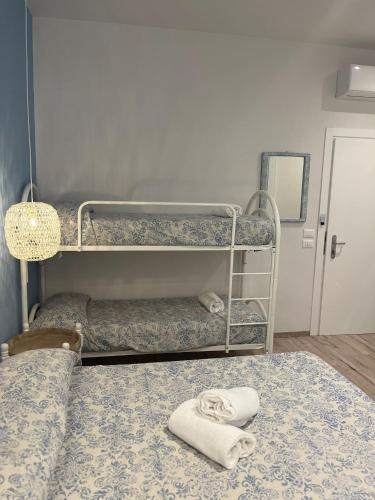 Classic Quadruple Room image 3