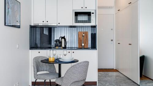 Ceuta Studio Apartments by LovelyStay 3