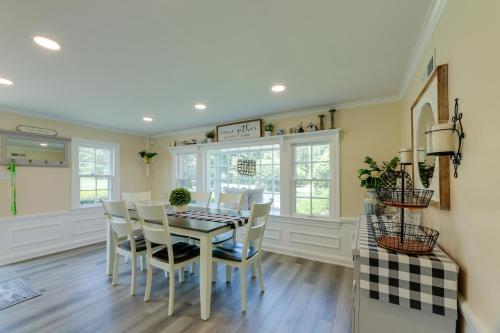 'The Windmill House' w/ Pond: 9 Mi to Dayton! in Centerville (OH)