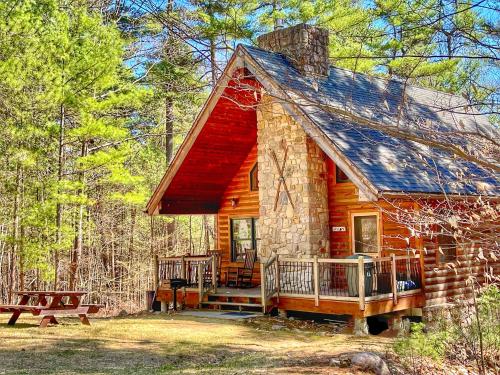 Adirondack Mountain Cabin with Hot Tub, Near Whiteface, Lake Placid, Fire Pit, Game Rm - Jay