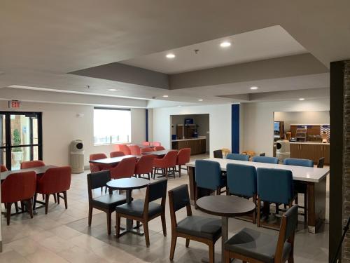 홀리데이 인 익스프레스 호텔 앤 스위트 웨스트포인트-포트 몽고메리 바이 IHG - 식음료(F&B)