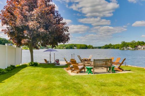 Lakefront Home, Close to Mt Southington!