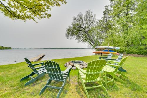 Waterfront Paradise Lake Cottage with Private Dock! in Carp Lake, USA