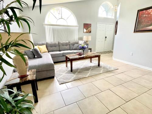 Fabulous 4 Bedrooms Villa 3 Bath with Private Pool 15 Min to Disney - image 7