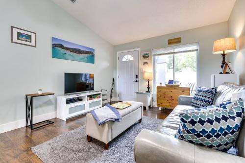 Pet-Friendly Home Near UCF, Hospitals and Disney! in Orlando, USA