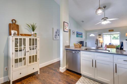 Pet-Friendly Home Near UCF, Hospitals and Disney! in Orlando, USA