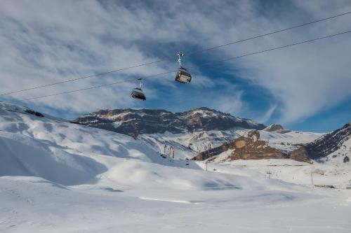 فندق وسبا شاهداق