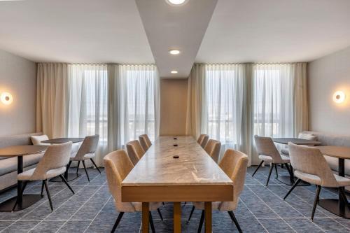 Sheraton Suites Old Town Alexandria - image 11