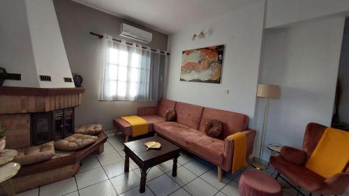 Tranquil Haven: Rastoni Villa in Neochori