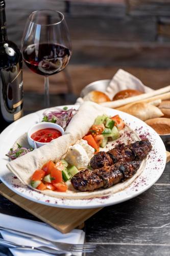 فندق وسبا شاهداق