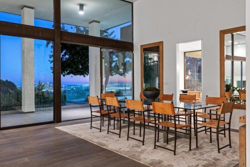 Mid Century Modern Villa In Trousdale With Tennis in Los Angeles, USA