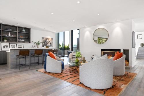 Mid Century Modern Villa In Trousdale With Tennis in Los Angeles, USA