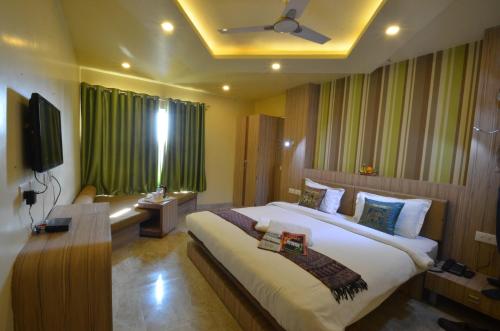 room detail thumbnail 1