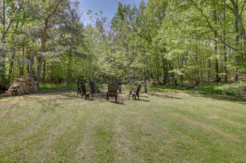 Updated Home with Deck 2 Mi to Sister Bay Beach - image 2