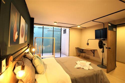 Alojamiento en Medellín, permite mascotas y tiene puesto de trabajo ONE102 By Roots Rentals, Medellín