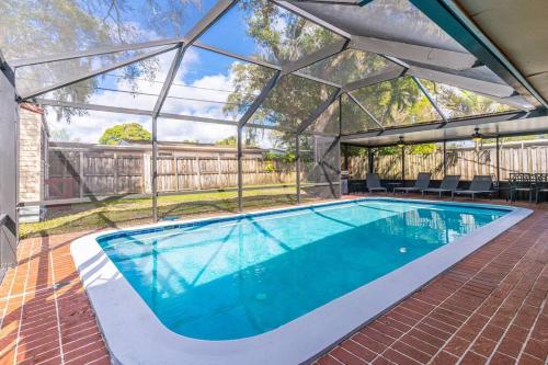 Cheerful 4 Bedrooms house with Pool and Game Room in Pembroke Pines