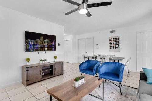 Cheerful 4 Bedrooms house with Pool and Game Room in Pembroke Pines