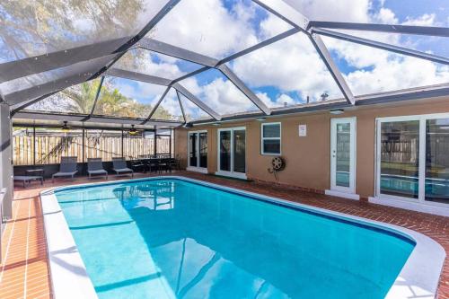Cheerful 4 Bedrooms house with Pool and Game Room in Pembroke Pines
