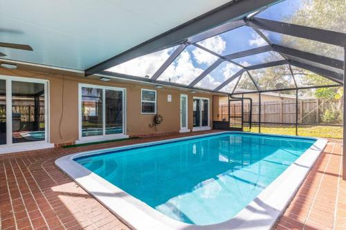 Cheerful 4 Bedrooms house with Pool and Game Room in Pembroke Pines