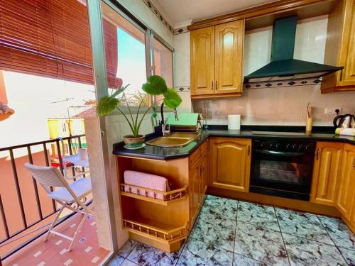 Konyha, Mountain Retreat with stunning terrace views in Pedralba