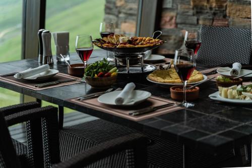 فندق وسبا شاهداق