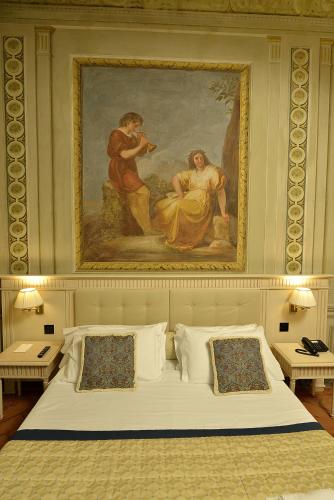 Deluxe Double or Twin Room image 7